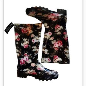 NWT 385 Fifth Ave Floral Rain Boots. Size 9